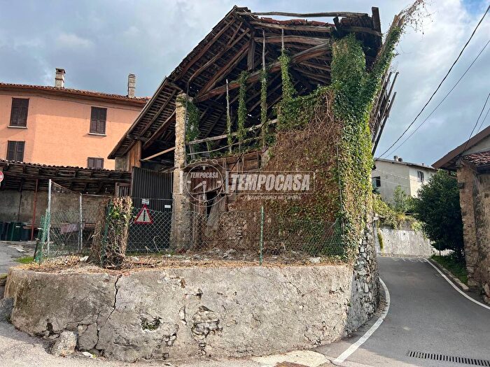 Casa bilocale in vendita in Via Antonio Moneta, Tavernerio