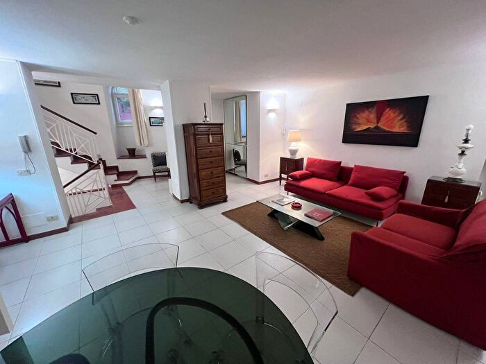 Appartamento trilocale in affitto in Strada Privata Villa Maisto, Posillipo, Napoli