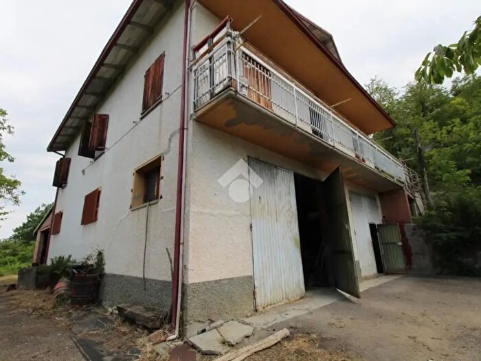 Casa con 5 locali in vendita in Via Mutilati di Guerra, Toano