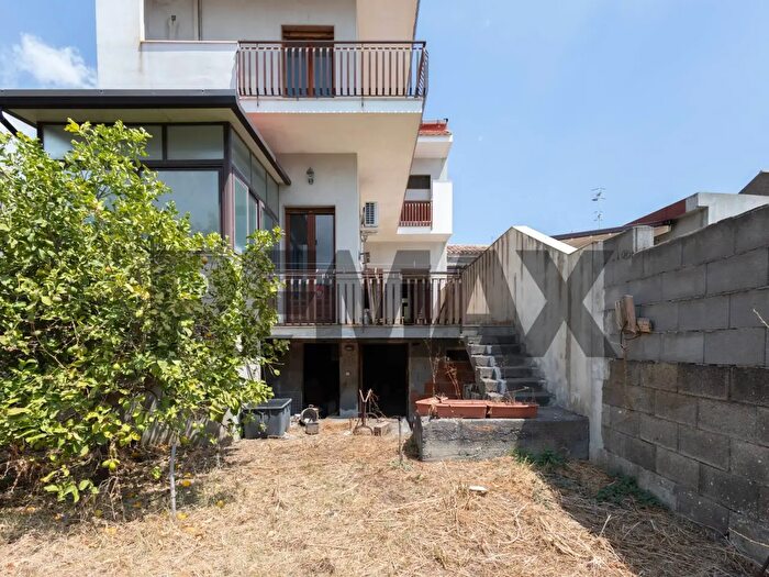 Casa quadrilocale in vendita in Tripi, Acireale