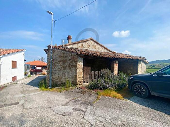 Casa con 5 locali in vendita in San Leo