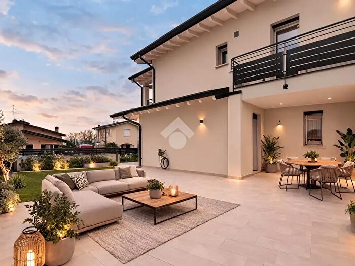 Appartamento quadrilocale in vendita in Via Don Lorenzo Borboni, Ome