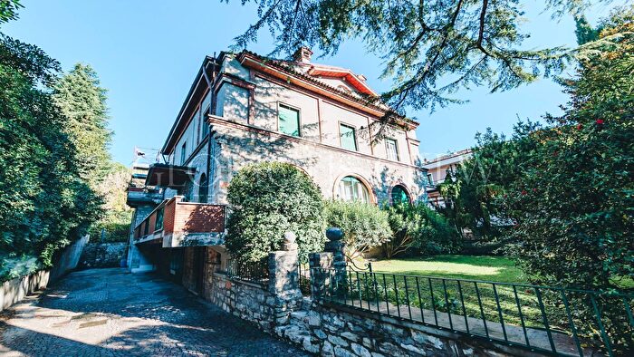 Appartamento trilocale in vendita in Viale Venezia, Brescia