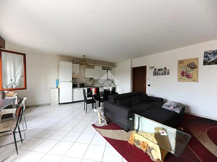 Appartamento bilocale in vendita in Via Solferino E San Martino, Roverbella