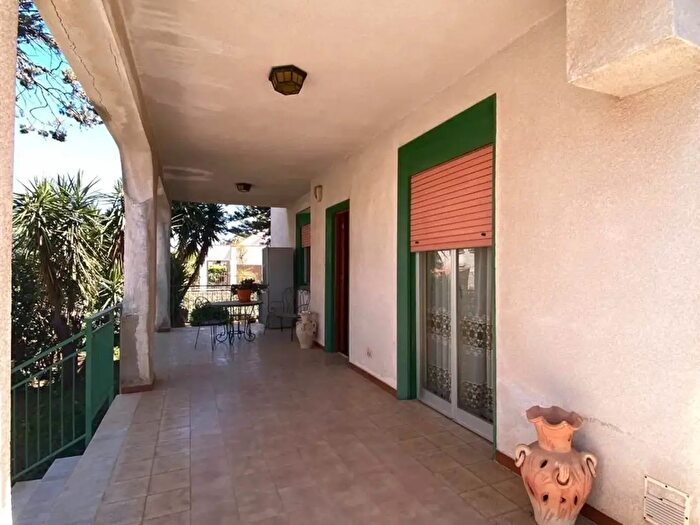 Appartamento con 12 locali in vendita in Palermo