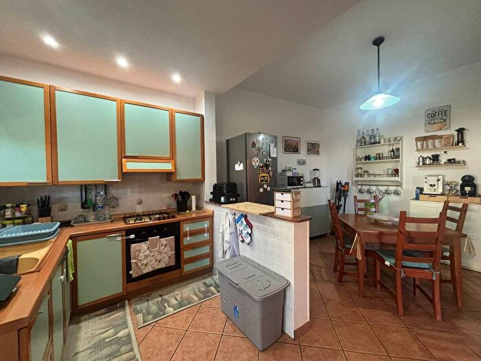 Appartamento trilocale in affitto in Via Carlo pezone, Parete