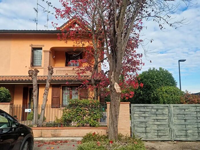 Casa con 8 locali in vendita in Via Po, Rubiera