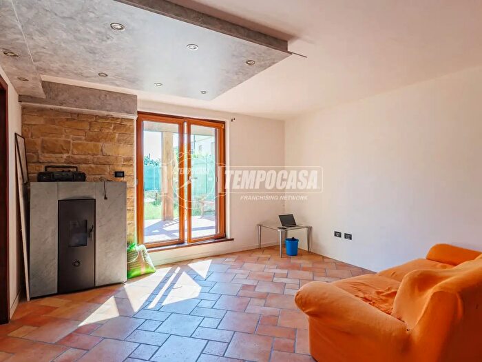 Casa con 6 locali in vendita in Strada Ripa Gaiano, Collecchio