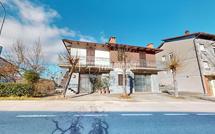 Casa con 5 locali in vendita in Pavullo Nel Frignano