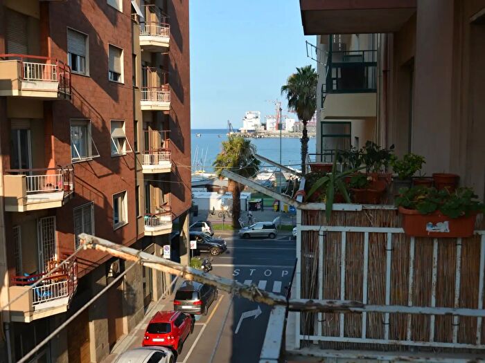 Appartamento con 5 locali in vendita in Via XXV Aprile, Vado Ligure