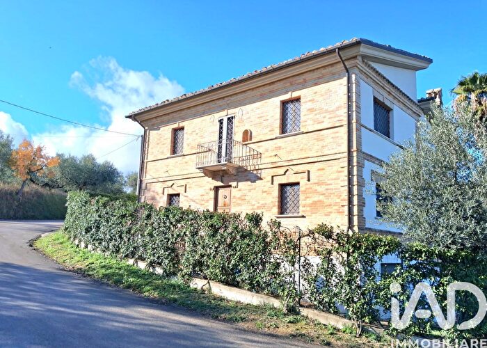 Casa con 7 locali in vendita in Viale Ancona, Pianella