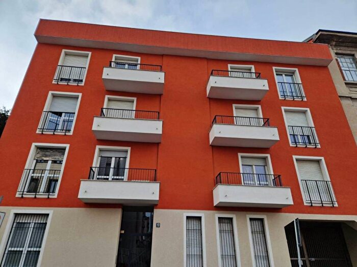 Appartamento trilocale in affitto in Via Andrea Maffei, Montenero, Milano