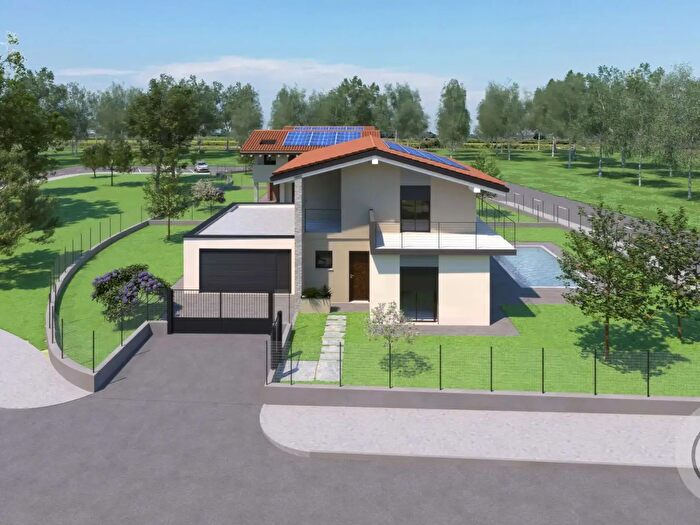 Casa quadrilocale in vendita in Via Manzoni, Buguggiate