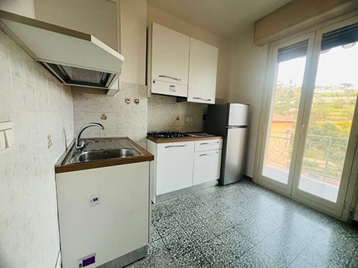 Appartamento trilocale in affitto in Via Giovanni Pascoli, Ospedale, Sanremo