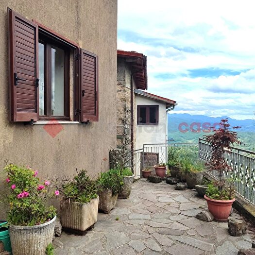 Casa con 5 locali in vendita in Via della Torre, Castelnuovo Di Garfagnana