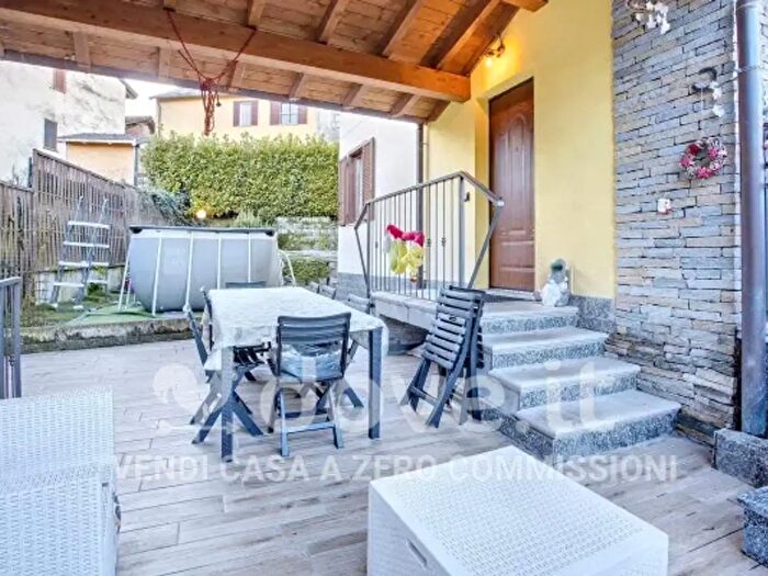 Casa trilocale in vendita in Via Lazzaretto, Cadegliano Viconago