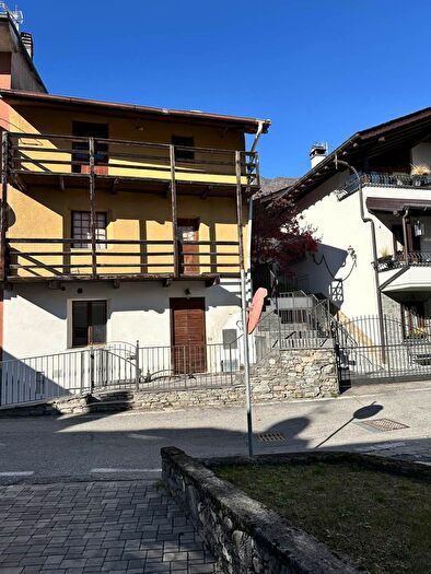 Casa con 7 locali in vendita in Via Gasperoni, Gordona