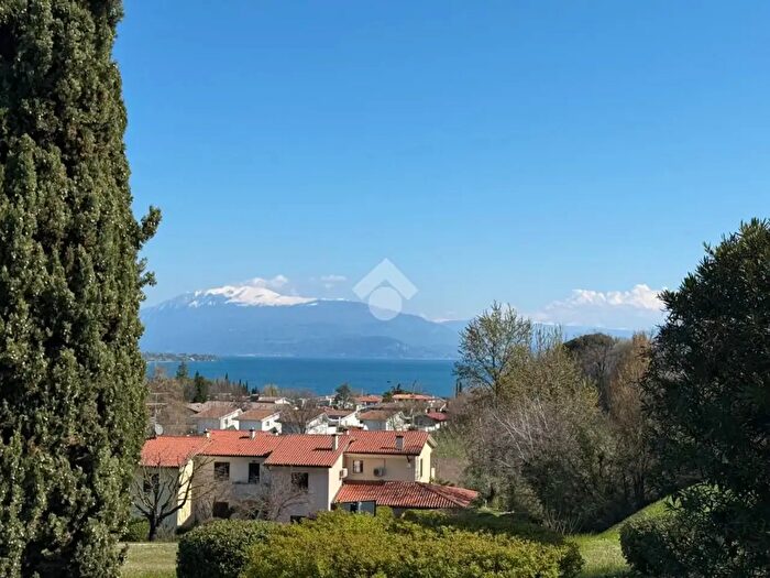 Appartamento trilocale in vendita in Via Prais, Padenghe Sul Garda