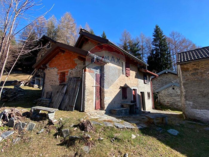Casa quadrilocale in vendita in Trarego Viggiona