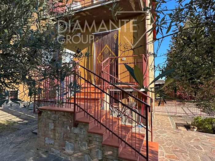 Appartamento trilocale in vendita in Castiglione Del Lago