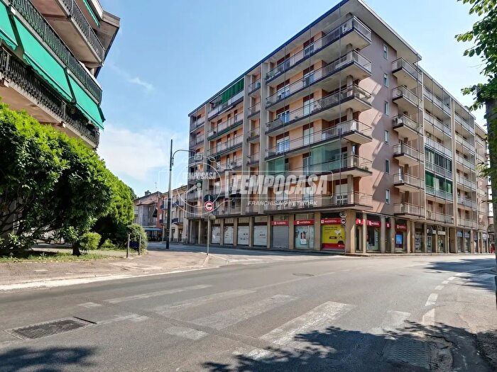 Appartamento trilocale in vendita in Via Fratelli Maioni, Borgomanero