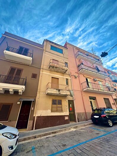 Casa quadrilocale in vendita in Via Vittorio Emanuele Campofelice di Roccella, Campofelice Di Roccella