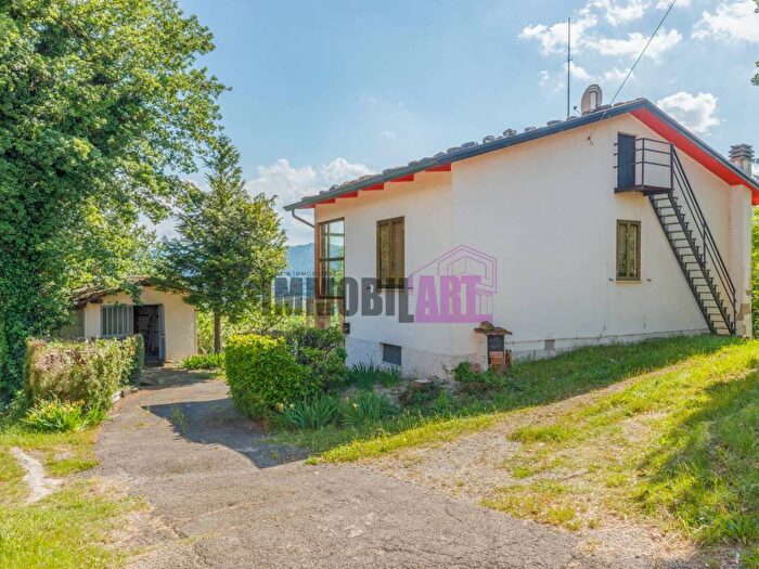 Casa bilocale in vendita in Strada Farneto, Neviano degli Arduini