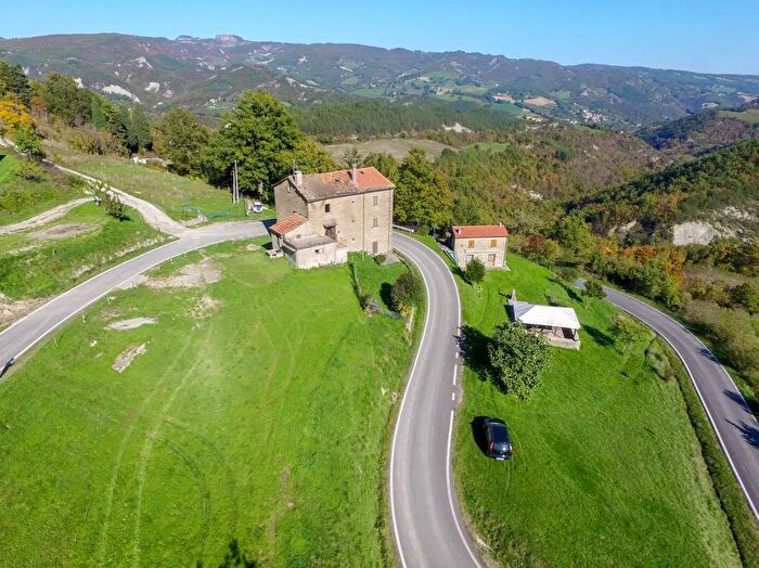 Casa con 9 locali in vendita in Valenzano, Sestino