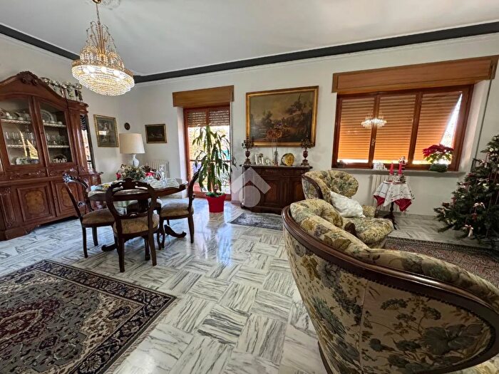 Appartamento quadrilocale in vendita in Via Panebianco, Cosenza