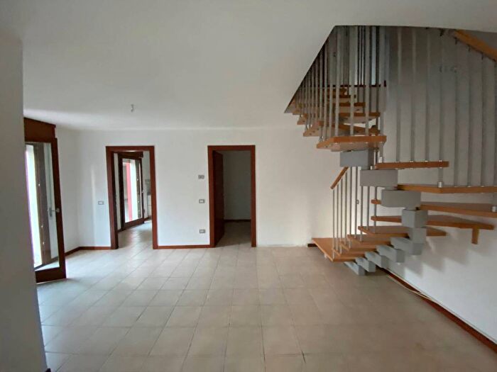 Appartamento con 5 locali in affitto in Via Monte Zovetto, Piscine San Paolo, Vicenza