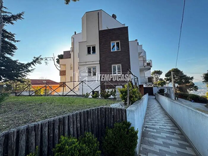 Appartamento trilocale in vendita in Via Arenazze, Chieti