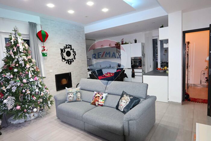 Casa con 7 locali in vendita in Via Nocella, Mascali