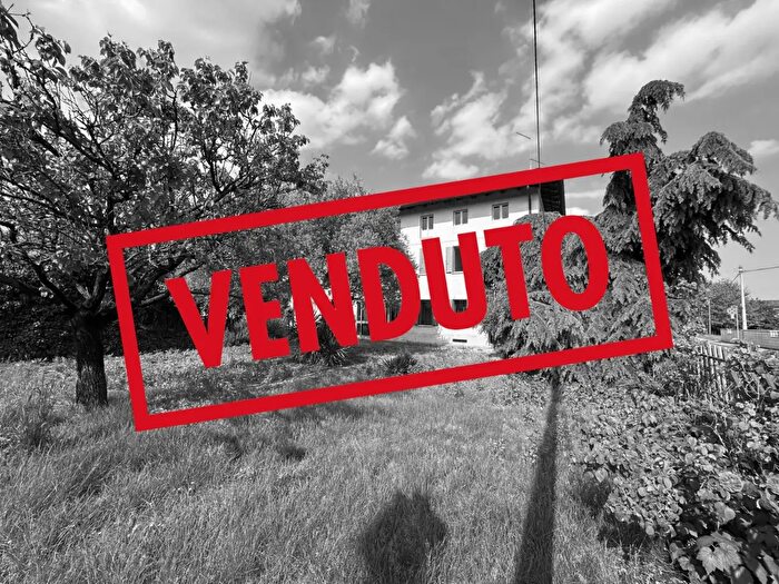 Casa con 10 locali in vendita in Via Cavour, Flaibano