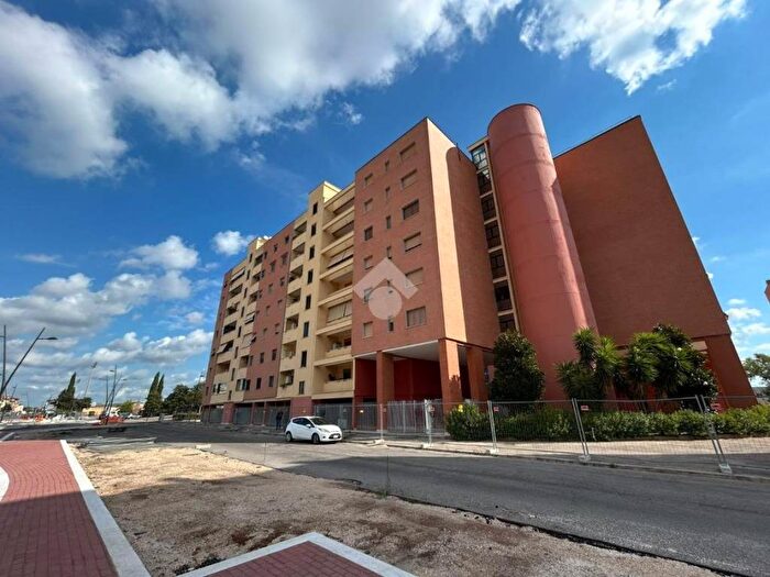 Appartamento trilocale in vendita in Via Ugo La Malfa, Semicentro, Aprilia