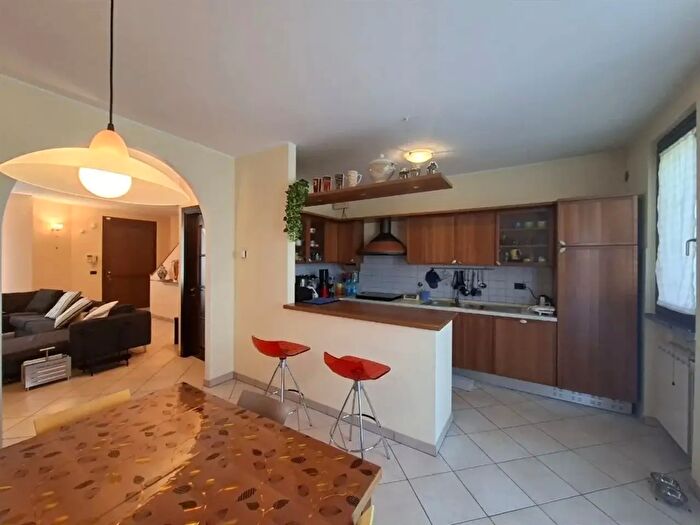 Casa con 9 locali in vendita in Laterina Pergine Valdarno
