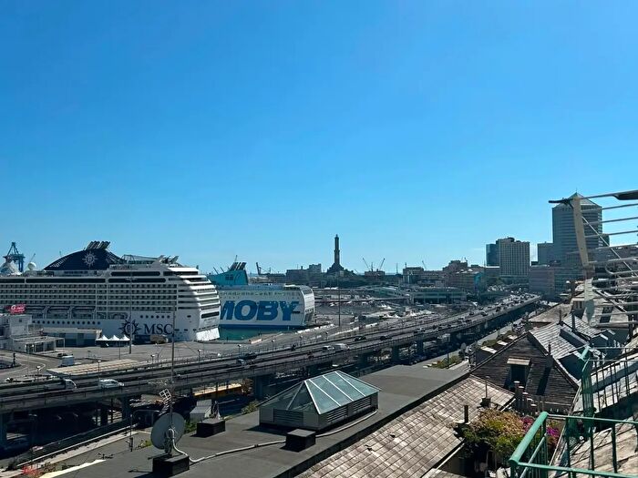 Appartamento con 9 locali in vendita in Via di Fassolo, Genova