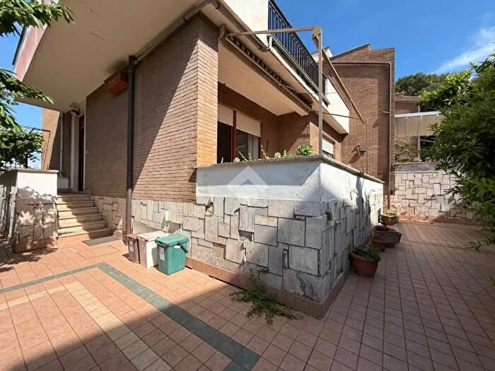 Casa con 5 locali in vendita in Via Ponserico, Nettuno