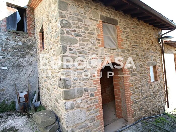Casa quadrilocale in vendita in Pescaglia