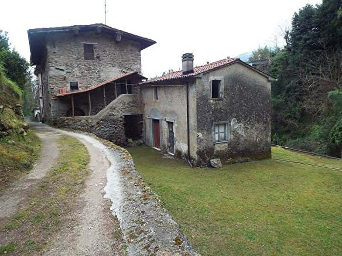 Casa con 5 locali in vendita in Pietrasanta