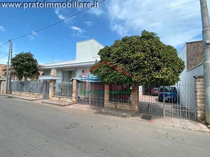 Casa con 6 locali in vendita in Via Raffaello Sanzio, Squinzano