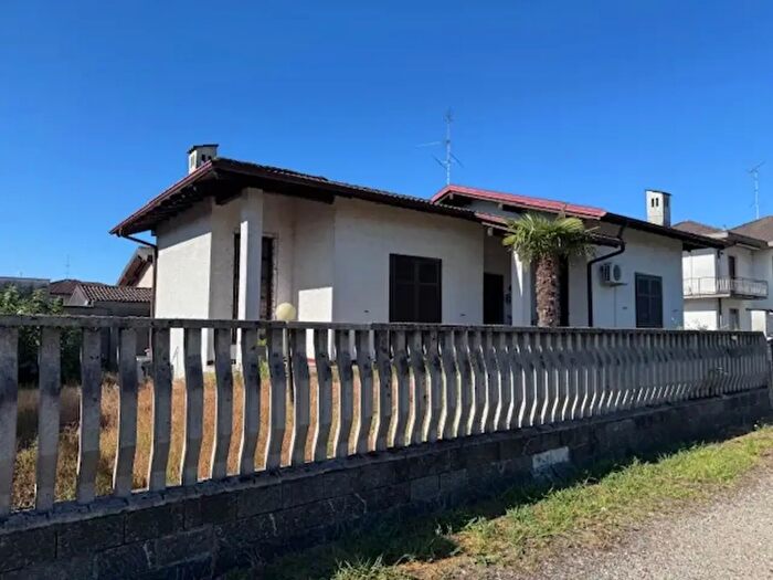 Casa con 5 locali in vendita in Gambolo