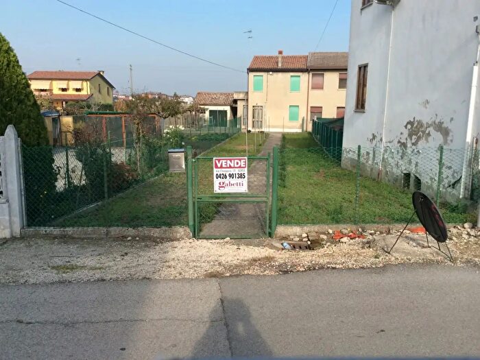 Casa con 7 locali in vendita in Bottrighe Via Veneto, Adria