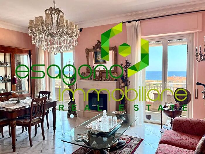 Appartamento con 5 locali in vendita in Via Grottasanta, Siracusa