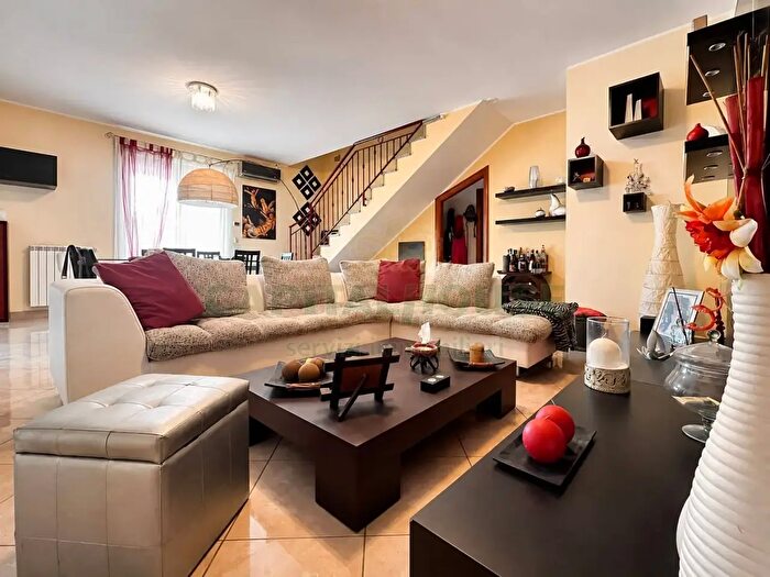 Appartamento con 5 locali in vendita in Francesco Crocco, Casapulla