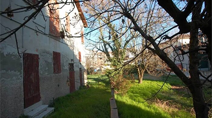 Casa con 9 locali in vendita in Via Rivone San Martino in Rio Re San Martino in Rio, San Martino In Rio