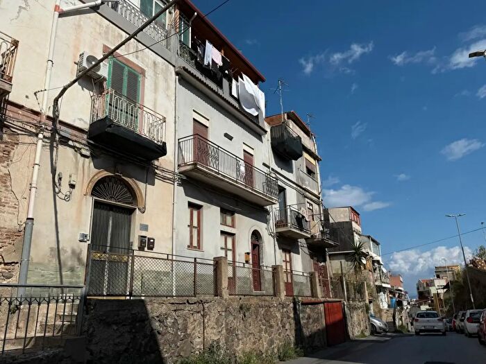 Appartamento trilocale in vendita in Via Comunale Santo, Messina