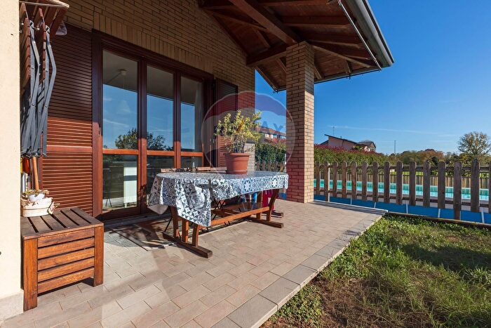 Casa quadrilocale in vendita in Via Manzoni C, Lonate Pozzolo