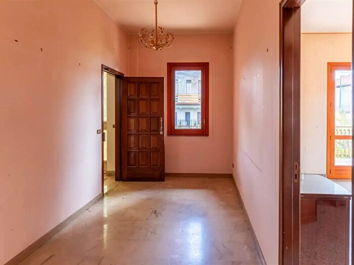 Casa con 5 locali in vendita in Pedara