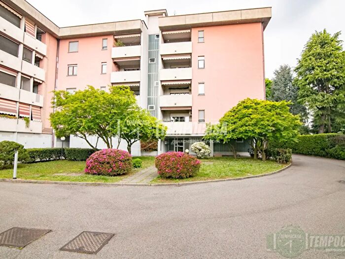 Appartamento trilocale in vendita in Via Cavour a, Senago