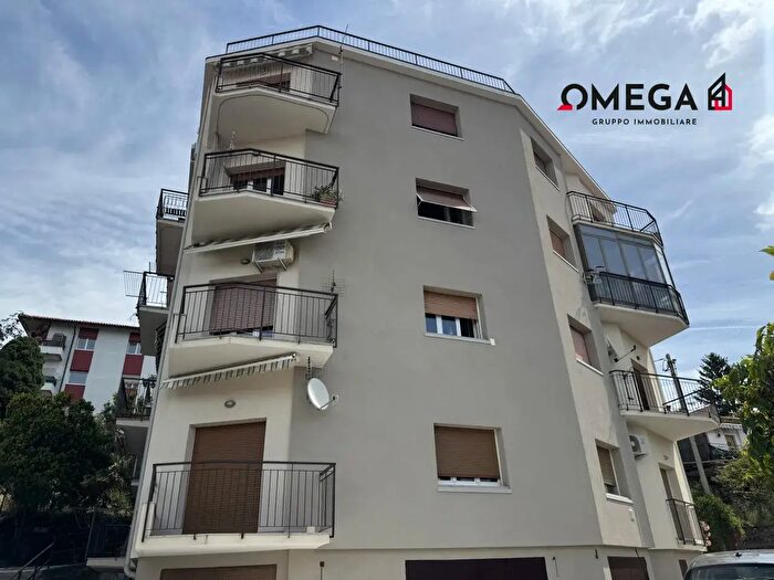 Appartamento trilocale in vendita in Via dell'Eremo, Trieste